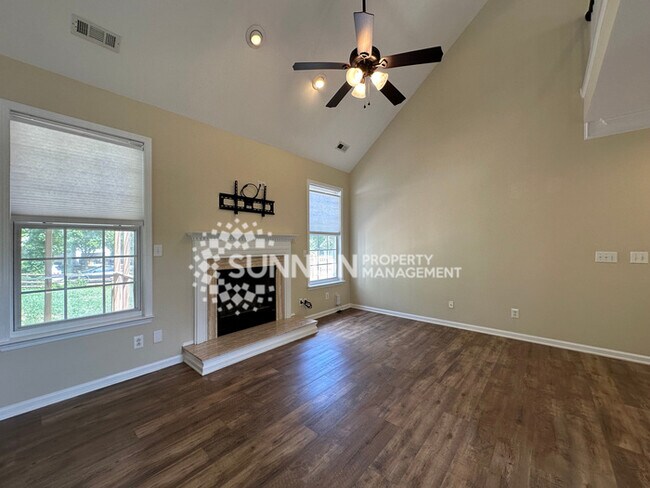 Building Photo - 4 Bedroom Home Near Birkdale Village