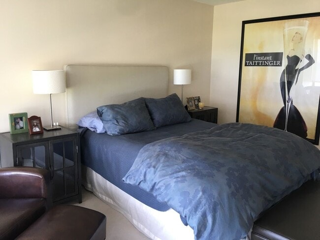 Building Photo - 5445 N Sheridan Rd