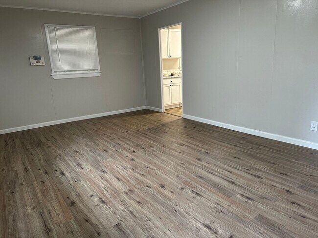 Foto del edificio - 6265 Tyndall Dr