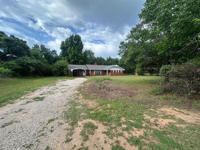 Foto del edificio - 34403 Lake Rd