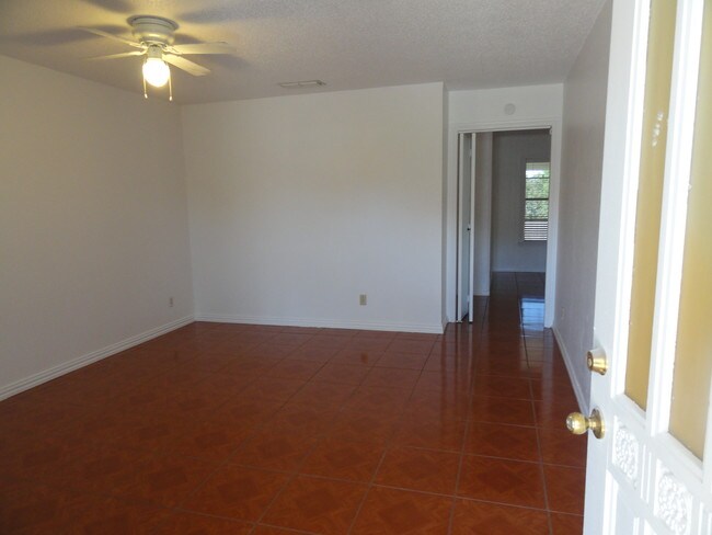 Building Photo - 3011 Cypress Dr