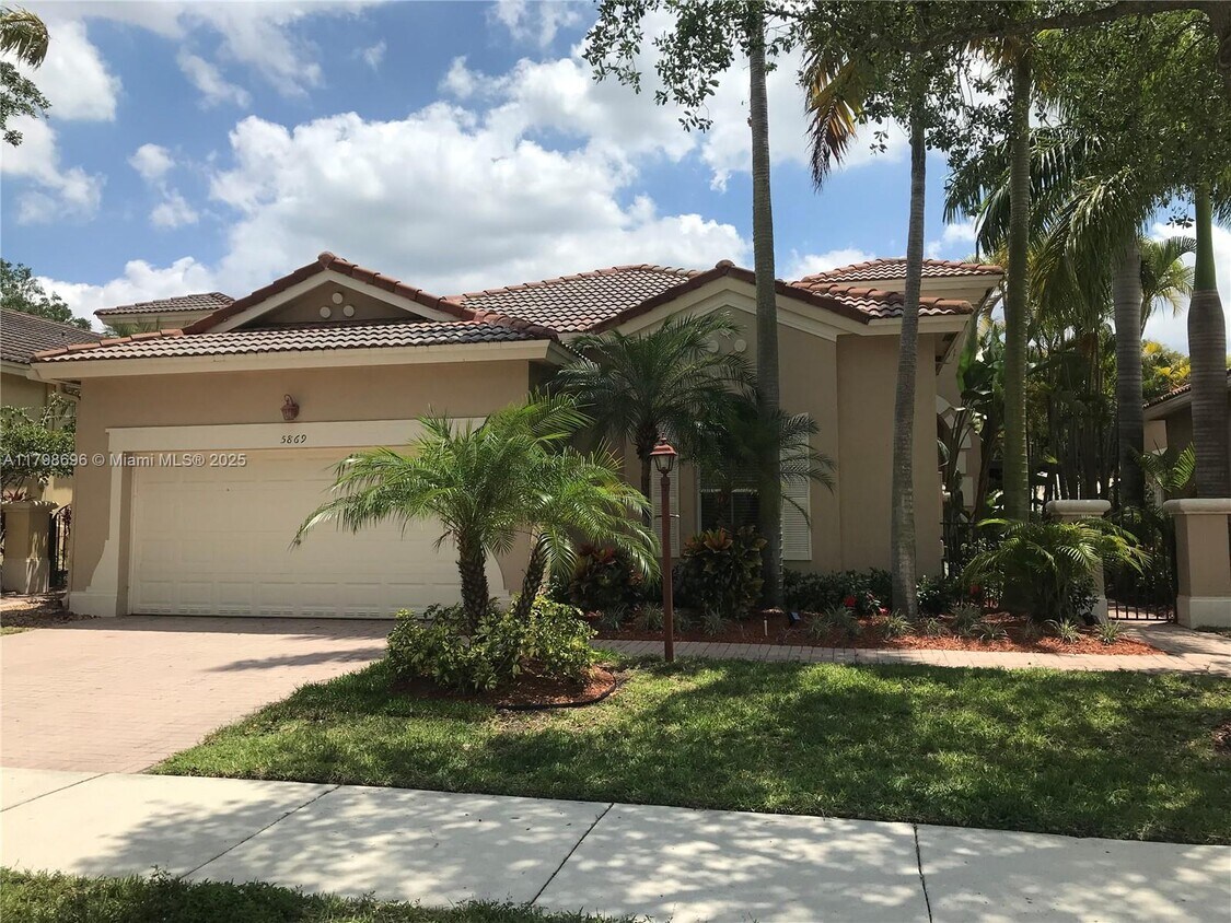 Foto principal - 5869 NW 120th Ave