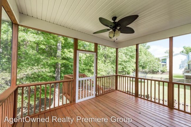 Building Photo - 4 br, 3.5 bath House - 1504 Gator Track