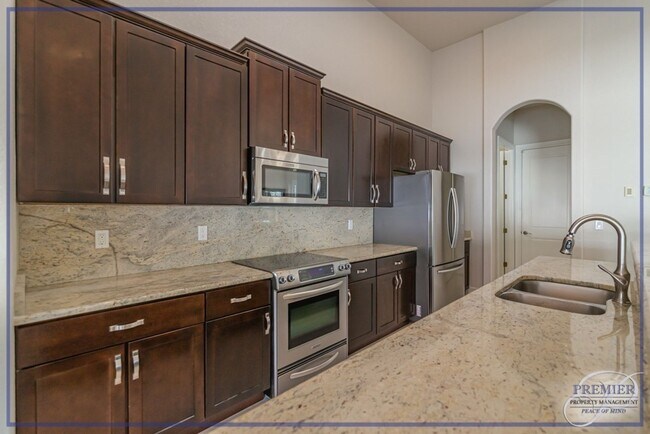 Foto del edificio - ***ANNUAL LEASE ONLY***PALM RIVER ESTATES***FULLY RENOVATED POOL HOME***NO HOA***SMALL PETS APPRO...