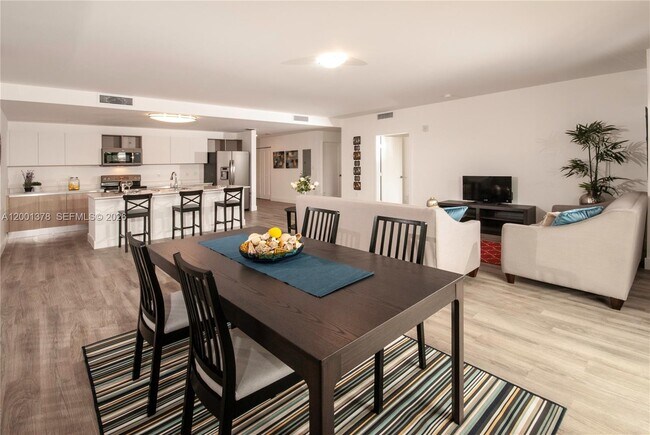 Building Photo - 26 Santillane Ave