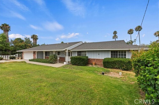 Foto del edificio - 15833 Ridgeway Ave