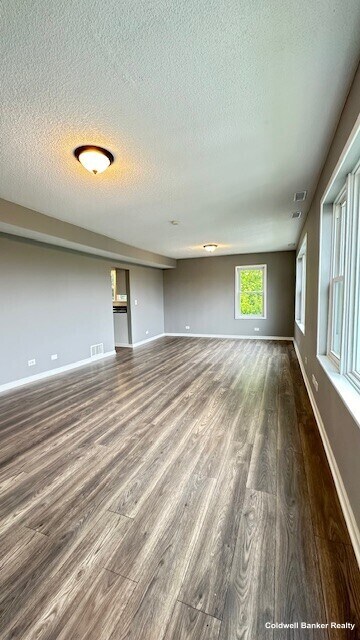 Building Photo - 14713 Blaine Ave