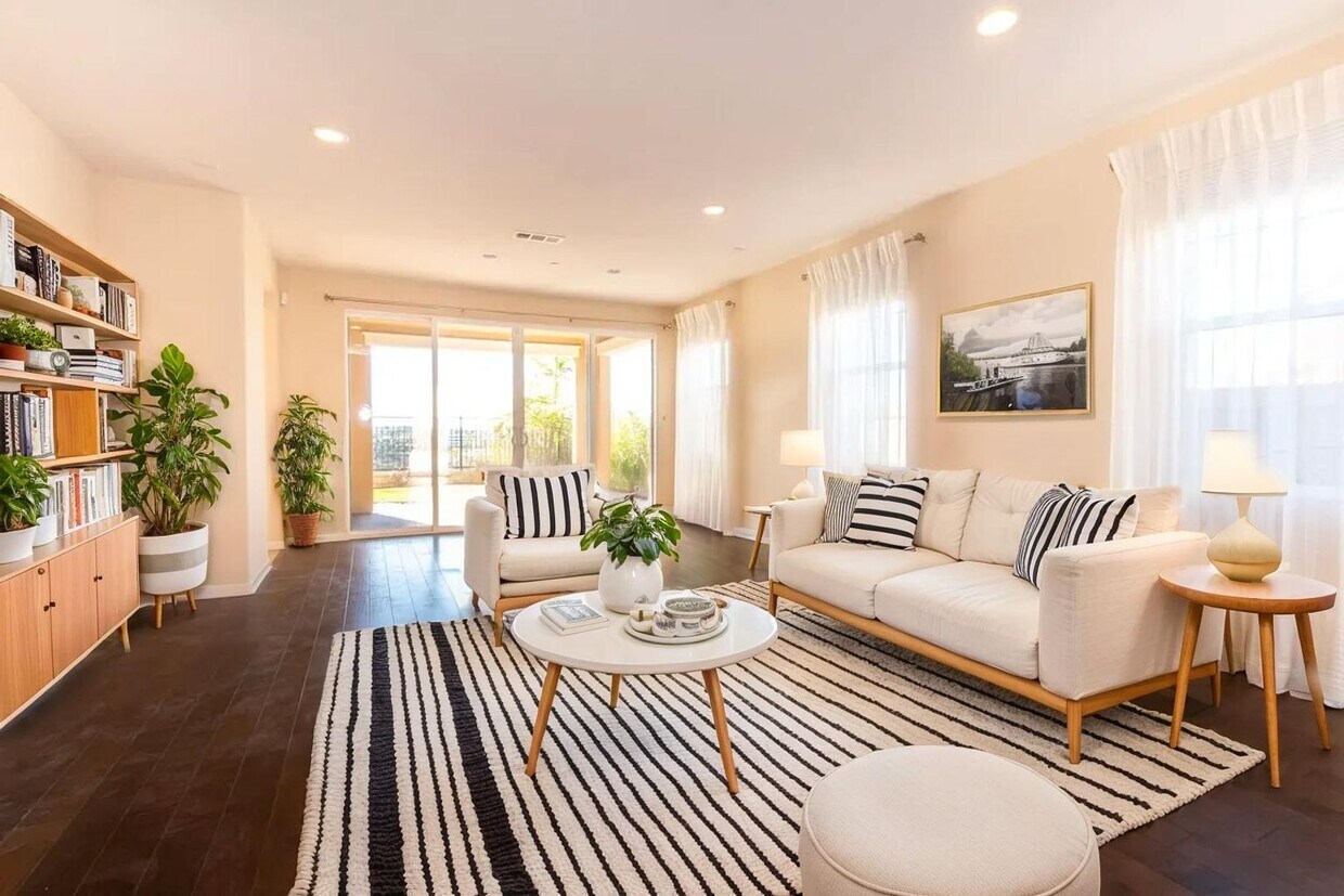 Foto principal - 4 Bed / 2.5 Bath Home with Premium Panoram...