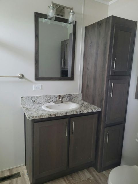 Building Photo - 925 Hamlet Cir