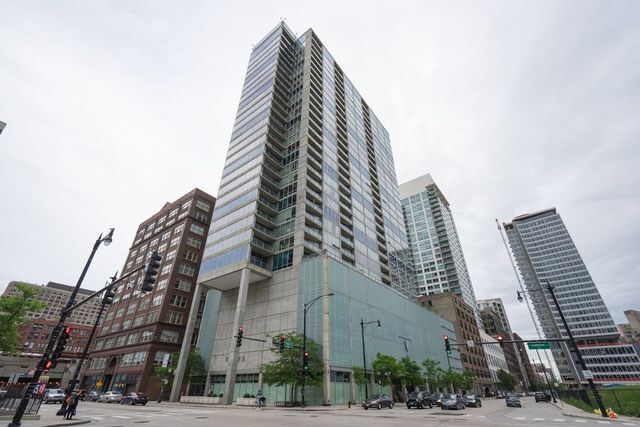 Building Photo - 611 S Wells St