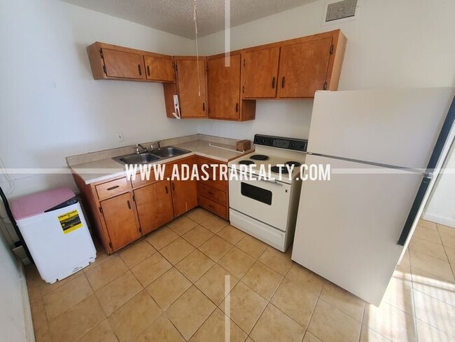 Foto del edificio - Affordable Duplex in Grandview-Available N...