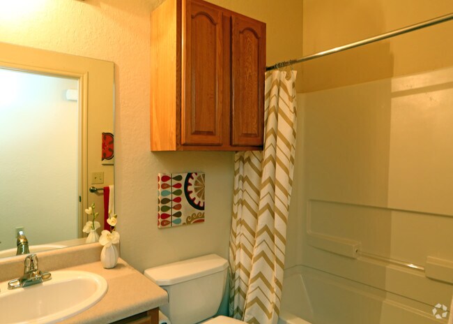 2 habitaciones, 2 baños, 991 pies cuadrados - Baño - Lexington Court