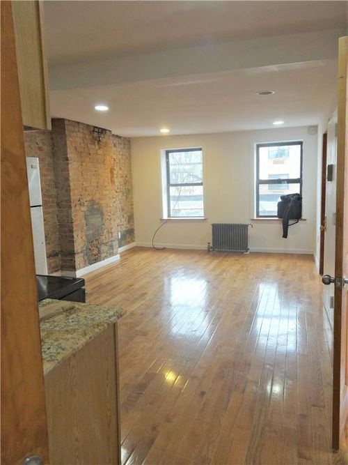 Primary Photo - 427 E 118th St