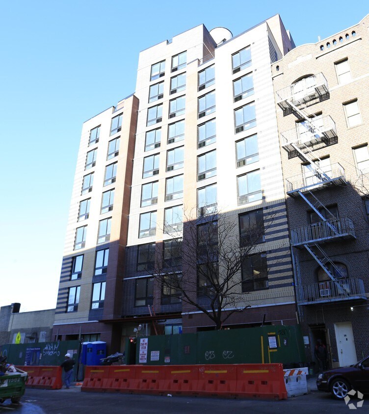 Fotografía del edificio - 2065 Walton Ave