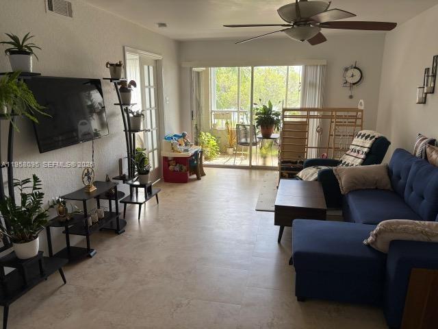 Foto del edificio - 2880 N Oakland Forest Dr