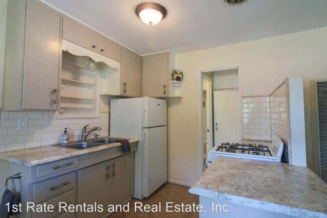 Building Photo - 2 br, 1 bath House - 4527 Avon St