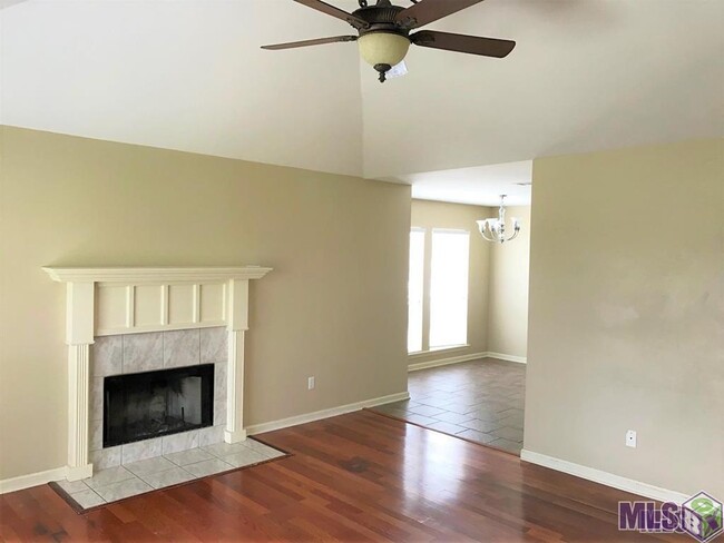 Building Photo - 17114 Hunters Trace W