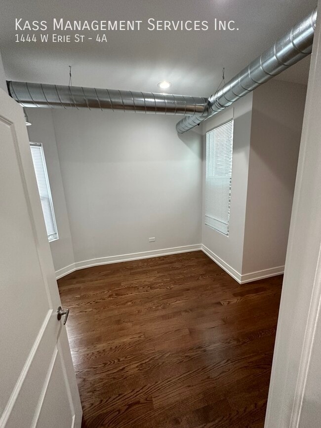 Building Photo - 1444 W Erie St