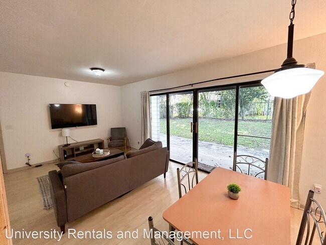 Foto del edificio - 2 br, 1.5 bath House - 1058 SW 6th Dr Unit A
