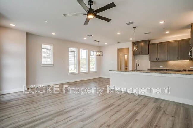 Foto del edificio - 7561 Reis Ln