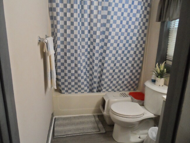 Foto del edificio - 8716 Hurst Ave