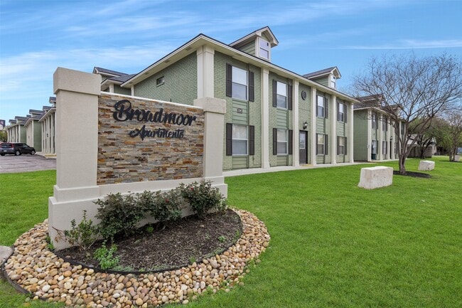 Foto del edificio - 1511 Broadmoor Dr