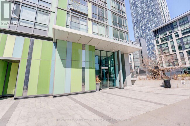Building Photo - 170-170 Fort York Blvd