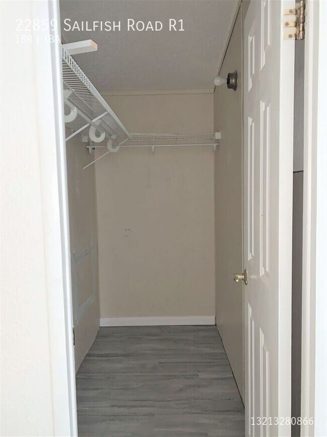 Foto del edificio - Huge Master bedroom with private bathroom ...