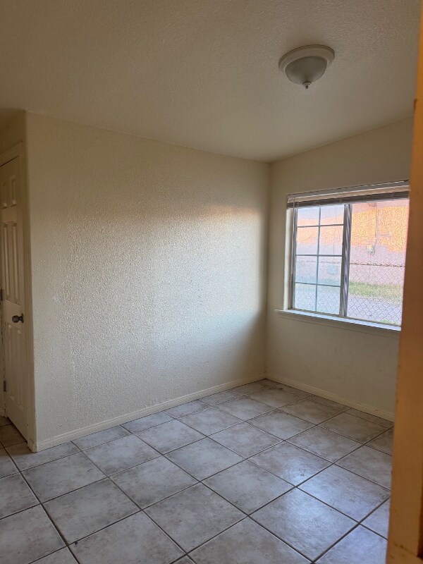 Building Photo - 1385 Riverside Dr