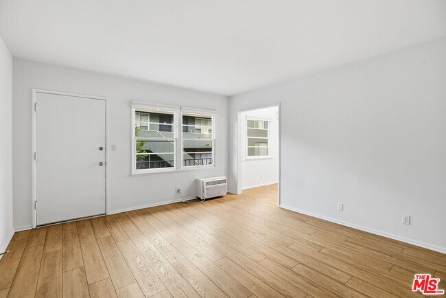 Foto del edificio - 1944 S Beverly Glen Blvd