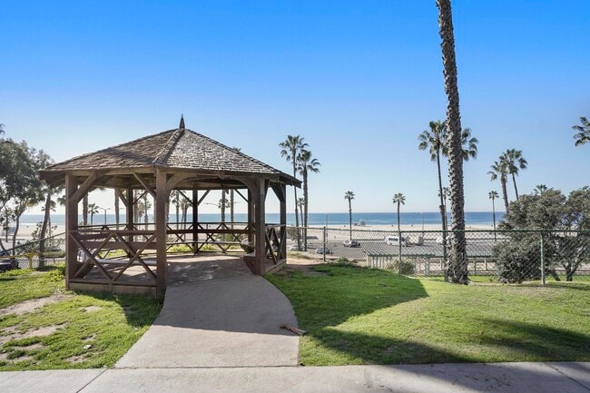 Building Photo - Ocean Condos- All Ocean View Apartments!