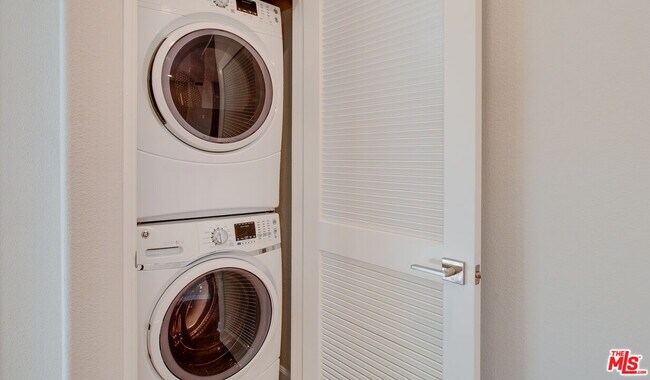 Foto del edificio - 5557 W 6th St