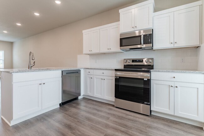 Foto del edificio - 2 Bedroom 2.5 Bath Townhome in Fayetteville!