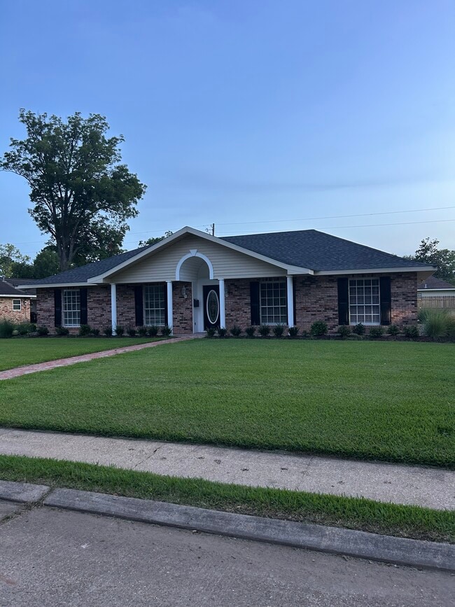 Building Photo - 404 Post Oak Blvd