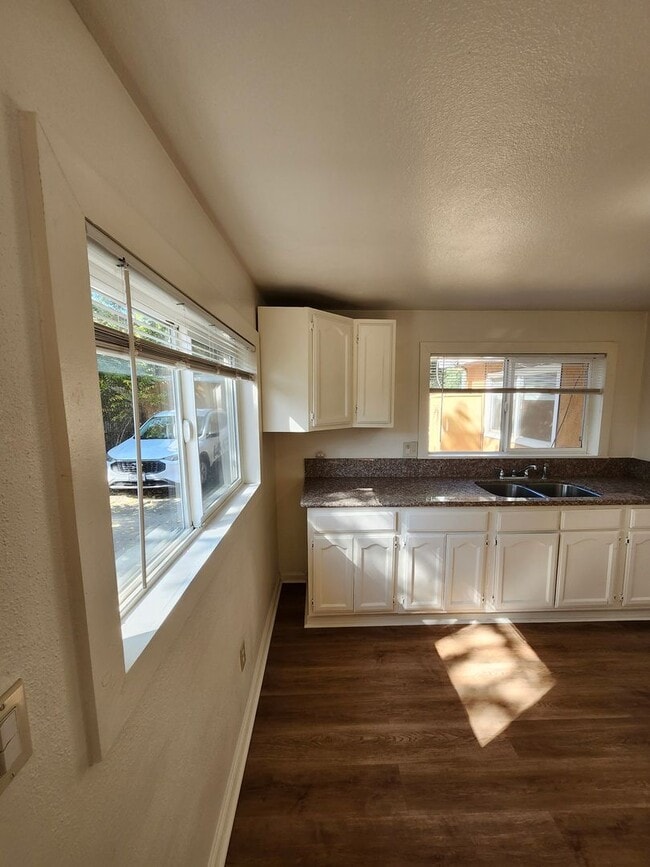 Building Photo - 1977 N F St