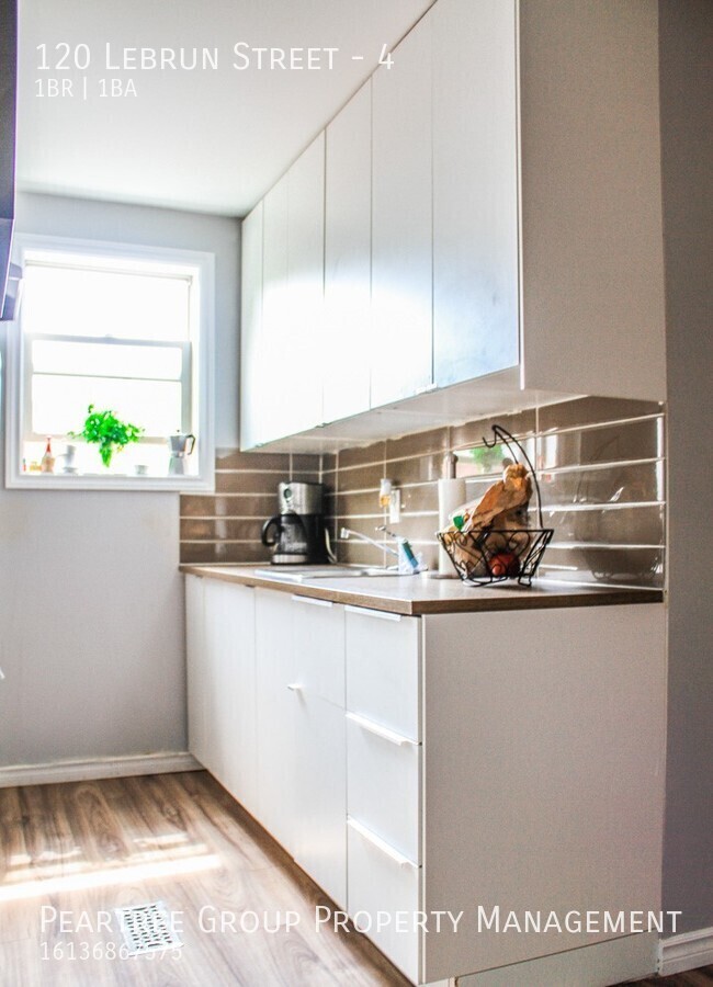 Photo du bâtiment - Lovely Lebrun//1 Bedroom 1 bathroom Apartment