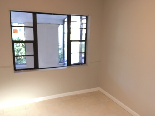 Building Photo - 1450 Magnolia Ave