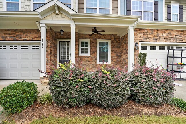 Foto del edificio - FIRST FLOOR MASTER BEDROOM-END UNIT-GREAT ...