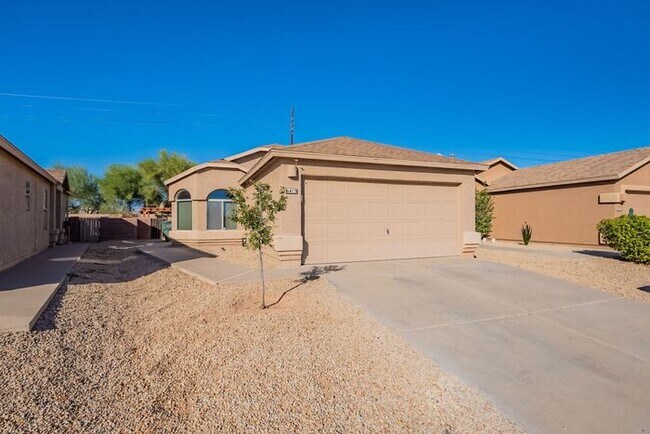 Building Photo - Bright & Inviting Tucson Home Near Davis-M...