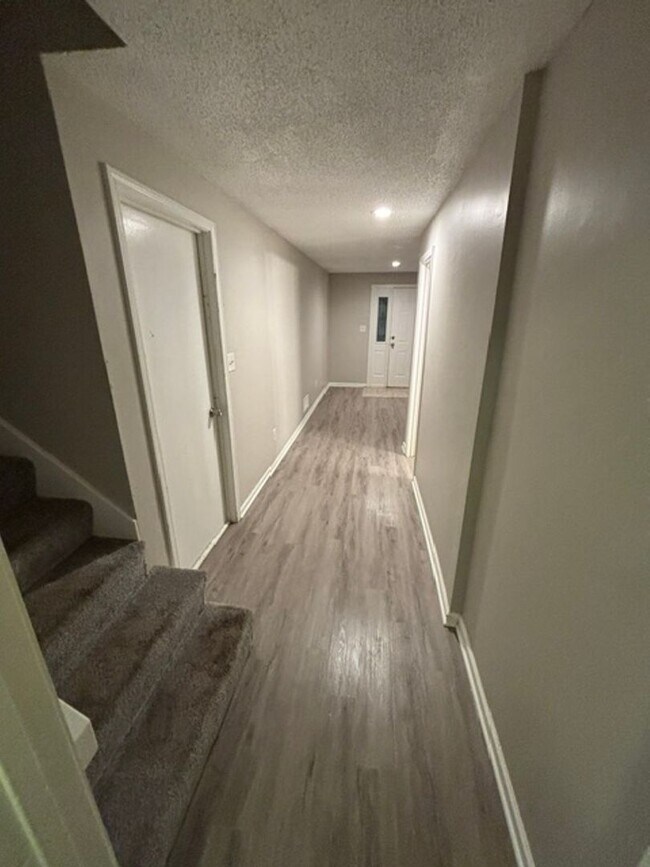 Foto del edificio - 327 NW Gibson Rd