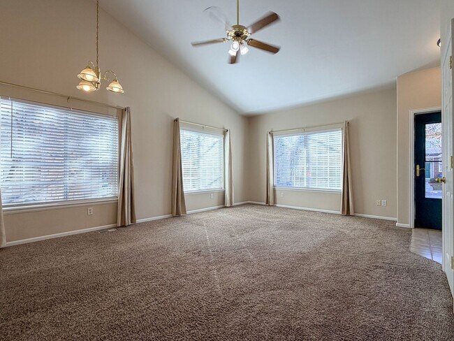 Foto del edificio - End-Unit Townhome in Littleton