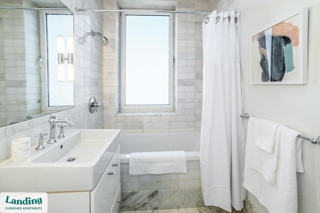 Building Photo - 901 Kelly Green Ln