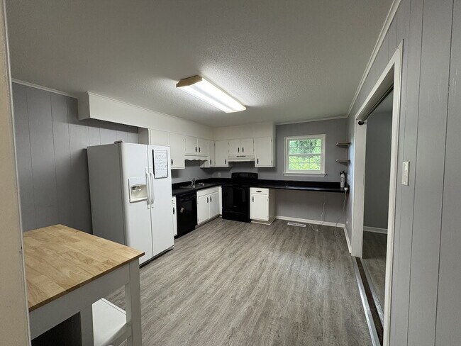 Foto del edificio - 4240 Crestview Dr