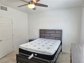 Building Photo - 6868 Sky Pointe Dr