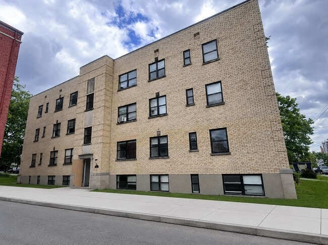 Building Photo - 2334 Kemper Ln