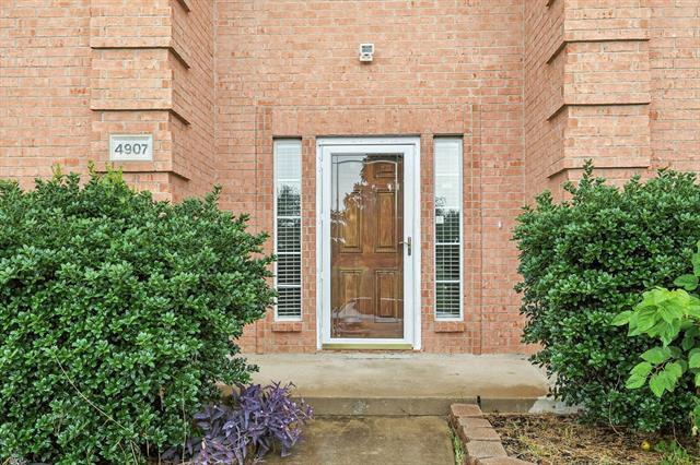Foto del edificio - 4907 Waterside Ln