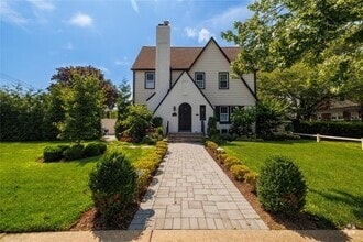 Building Photo - 2498 Rockville Centre Pkwy