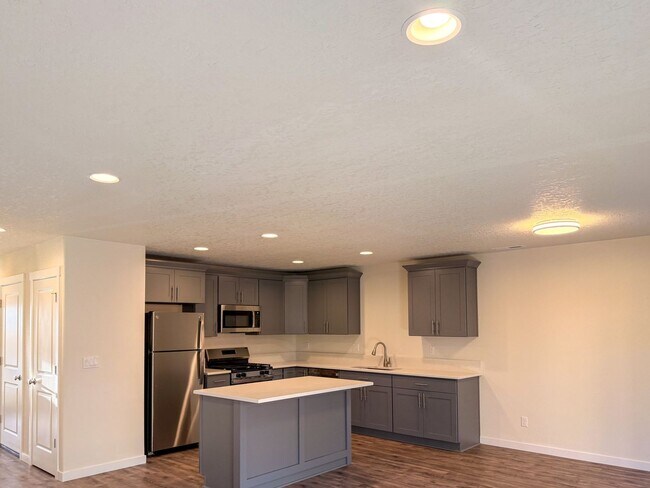 Foto del edificio - 505-507 NW Hillcrest Dr