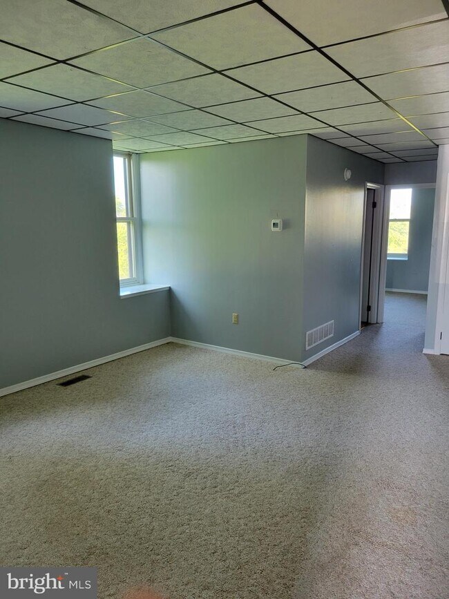 Building Photo - 409 Country Club Rd