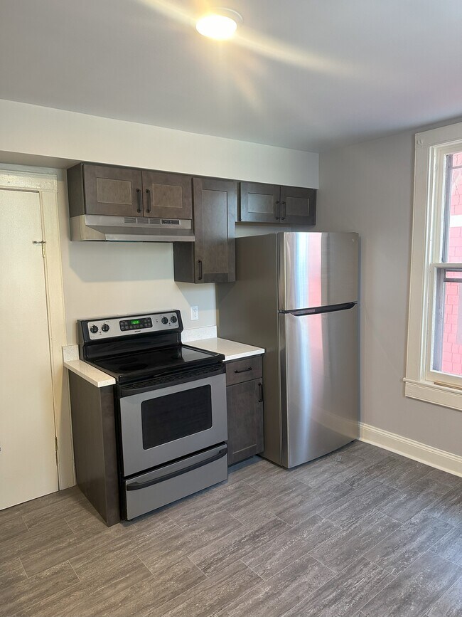 Foto del edificio - 408 Stewart Ave.